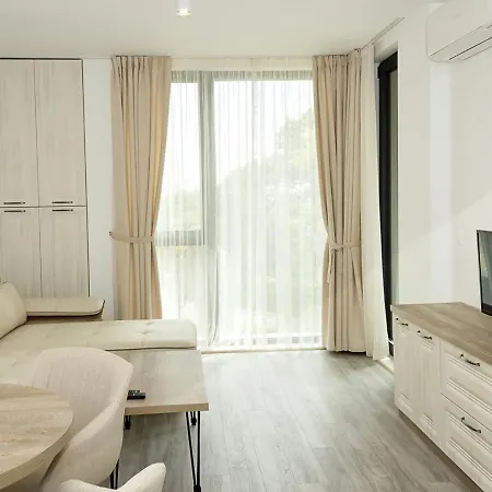 Azur Delux -1bd Flat With Parking & Pool By Flat Mаnаger * Saints Constantine and Helena