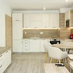 Azur Delux -1bd Flat With Parking & Pool By Flat Mаnаger Lägenhet Saints Constantine and Helena