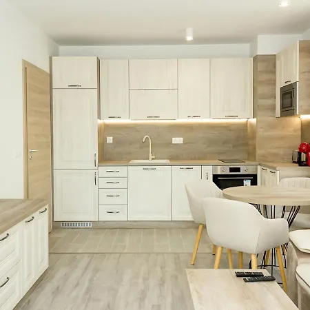 Azur Delux -1bd Flat With Parking & Pool By Flat Mаnаger Appartement St Constantin et Helena